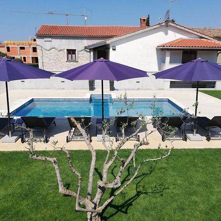 Holiday Home Victoria Porec Bagian luar foto