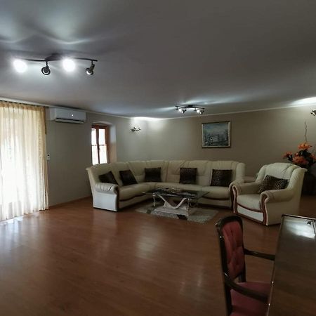 Holiday Home Victoria Porec Bagian luar foto