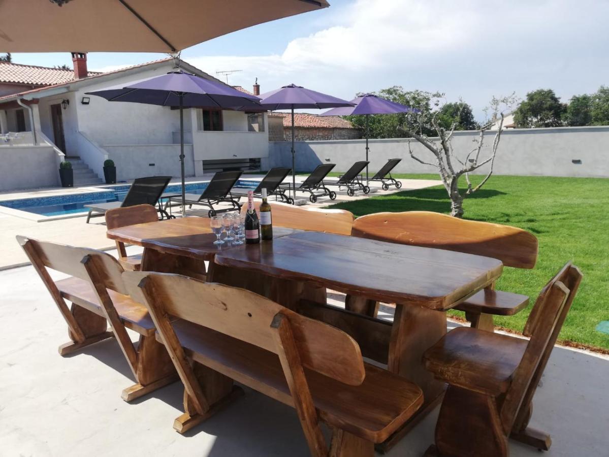 Holiday Home Victoria Porec Bagian luar foto