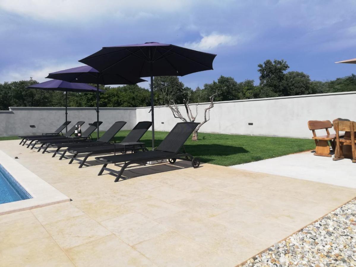 Holiday Home Victoria Porec Bagian luar foto
