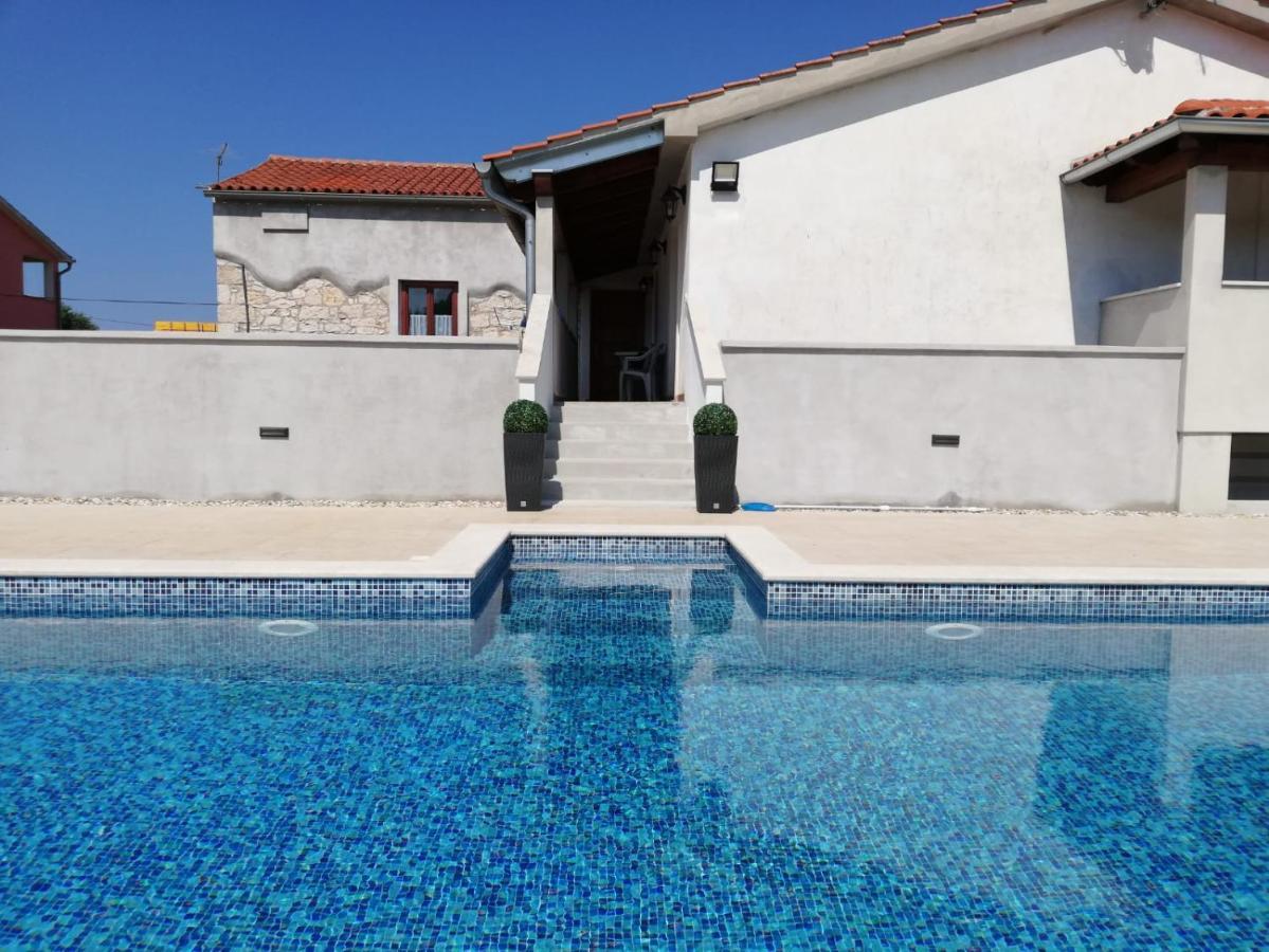 Holiday Home Victoria Porec Bagian luar foto