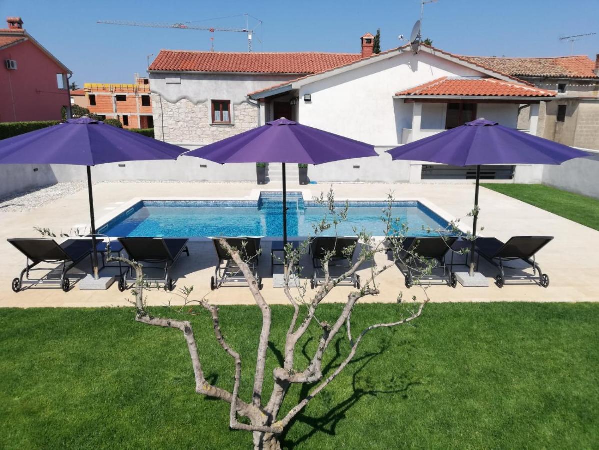 Holiday Home Victoria Porec Bagian luar foto