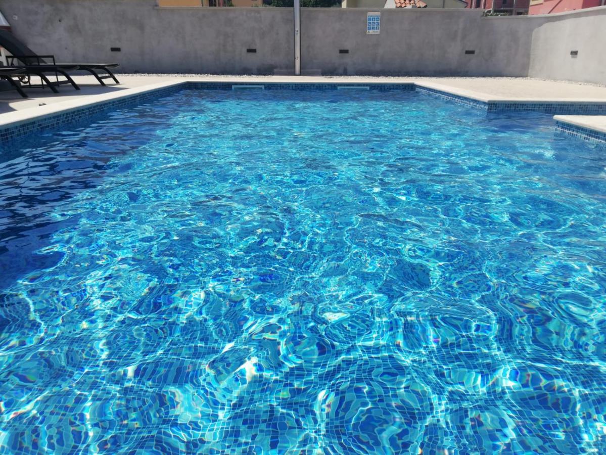 Holiday Home Victoria Porec Bagian luar foto