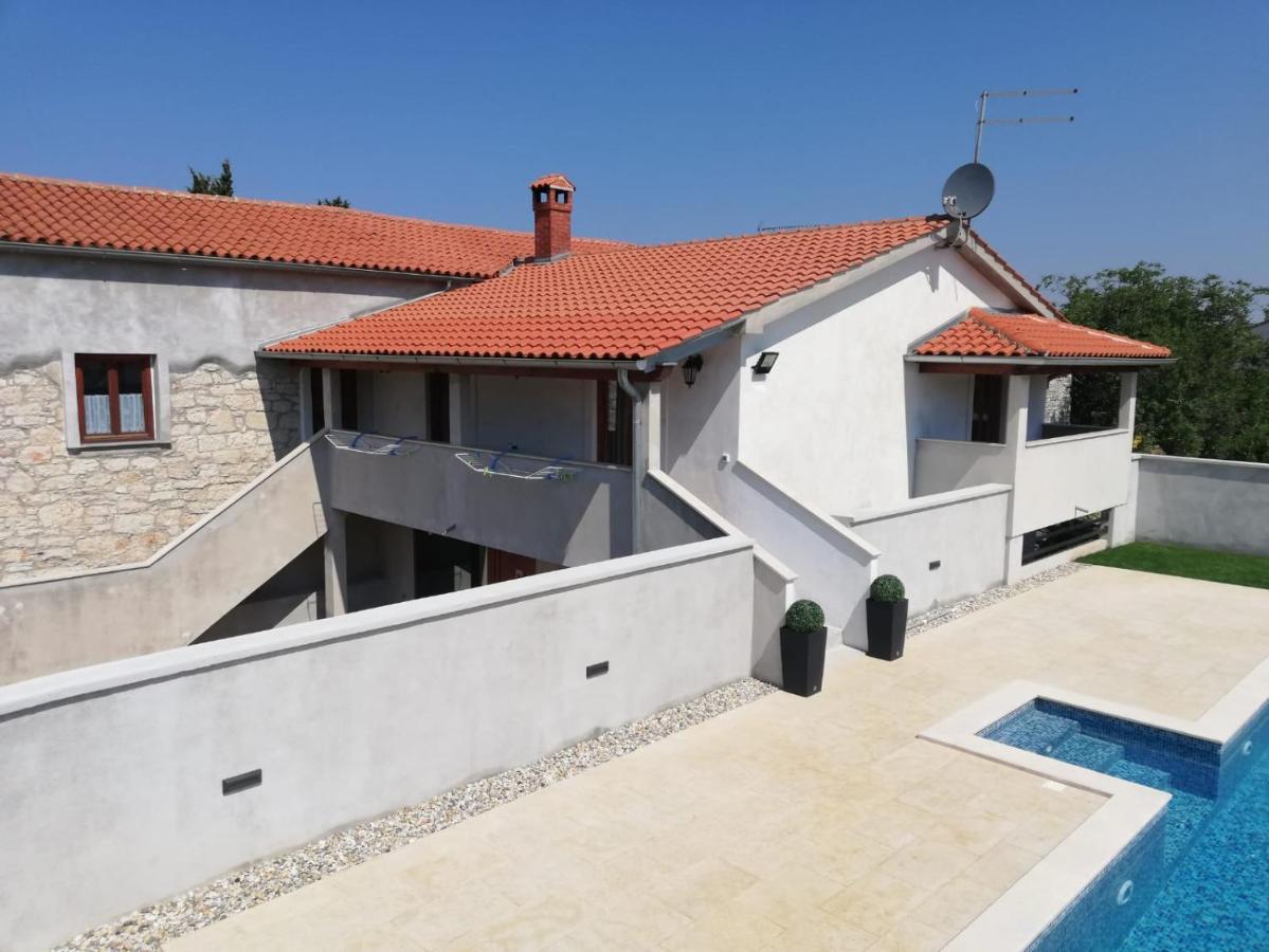 Holiday Home Victoria Porec Bagian luar foto