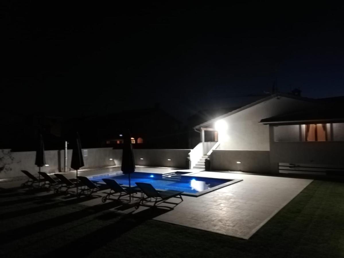 Holiday Home Victoria Porec Bagian luar foto
