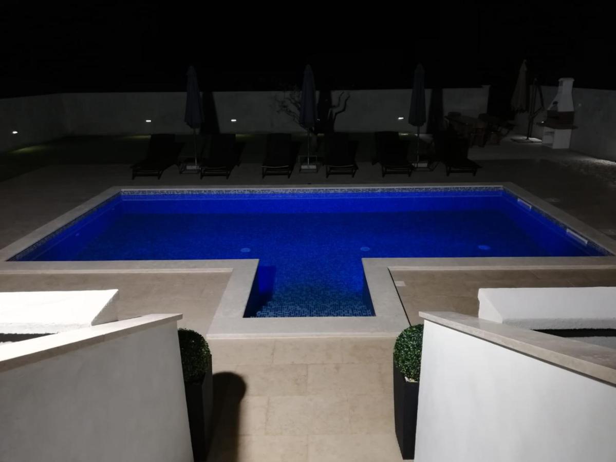 Holiday Home Victoria Porec Bagian luar foto