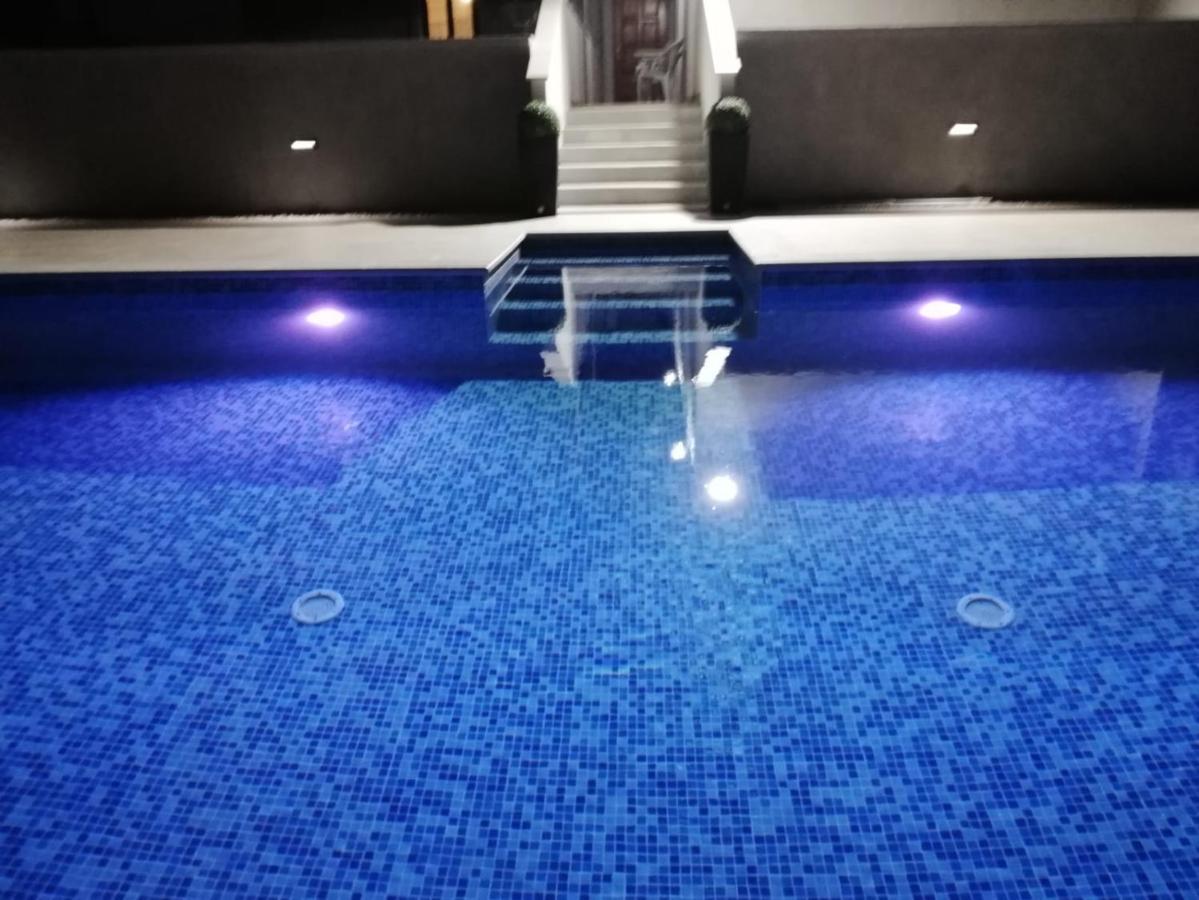 Holiday Home Victoria Porec Bagian luar foto