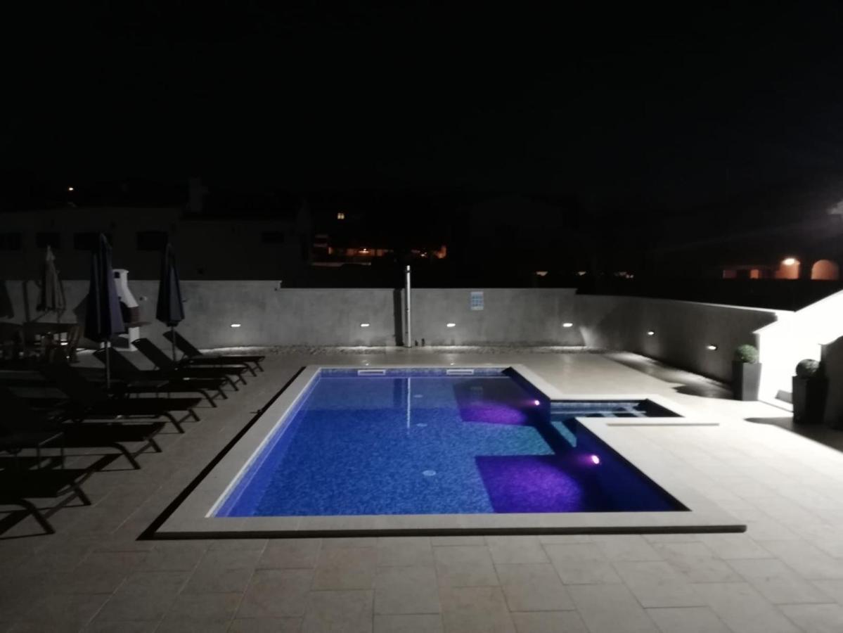 Holiday Home Victoria Porec Bagian luar foto