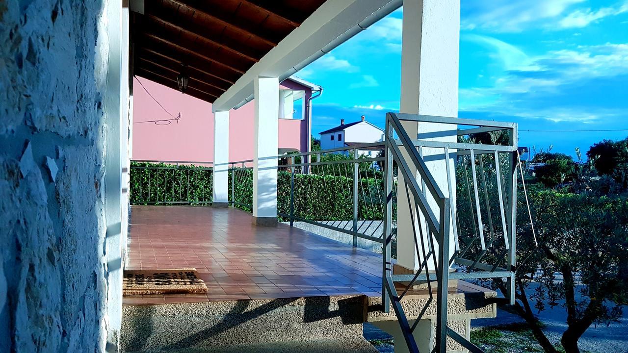 Holiday Home Victoria Porec Bagian luar foto